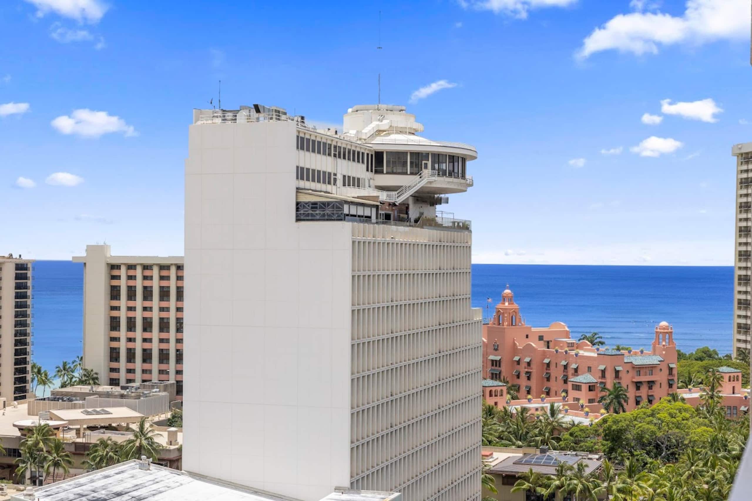 Flamingo Waikiki Free Parking Ocean View King Bed - Image 39