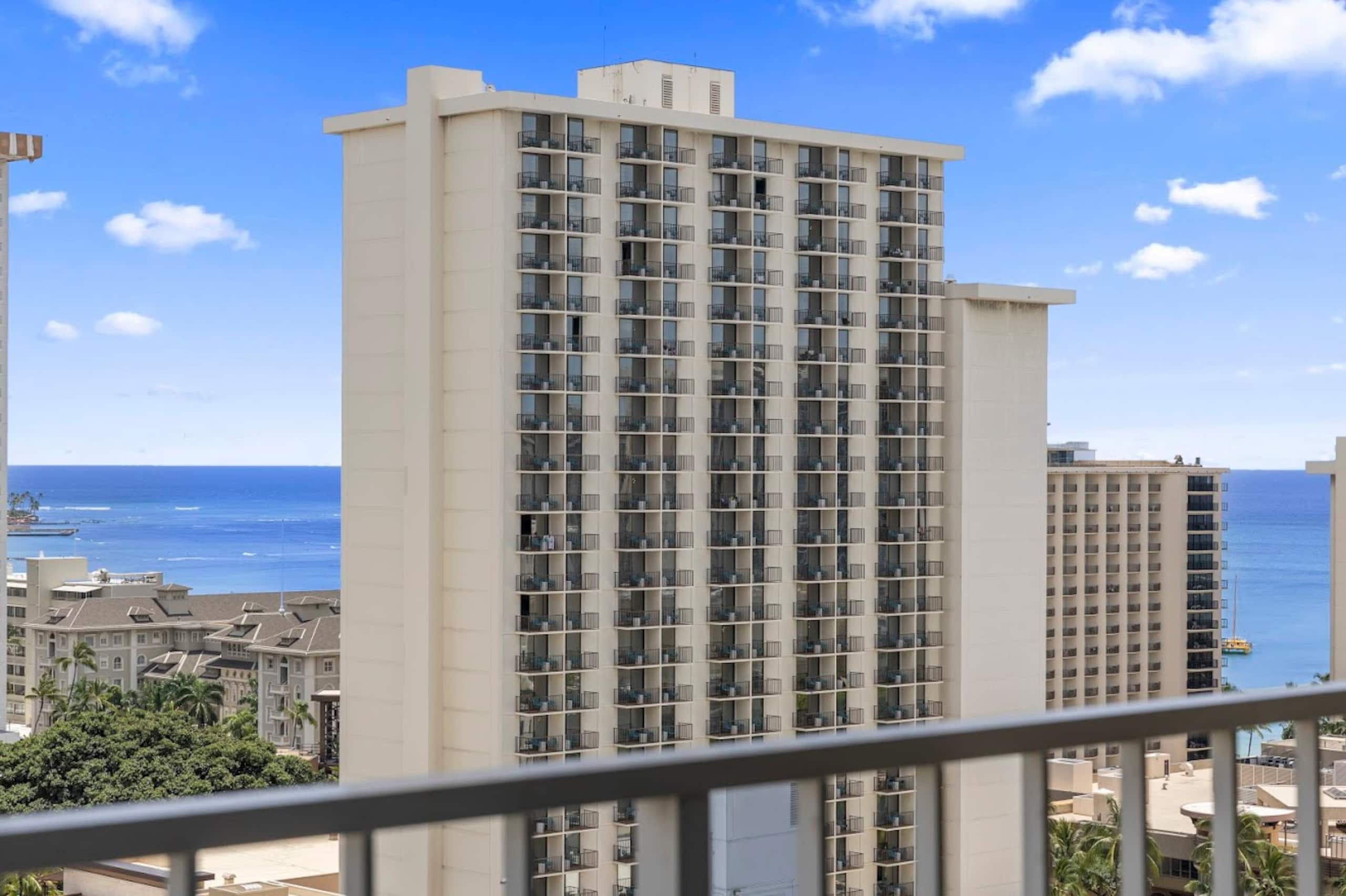Flamingo Waikiki Free Parking Ocean View King Bed - Image 42