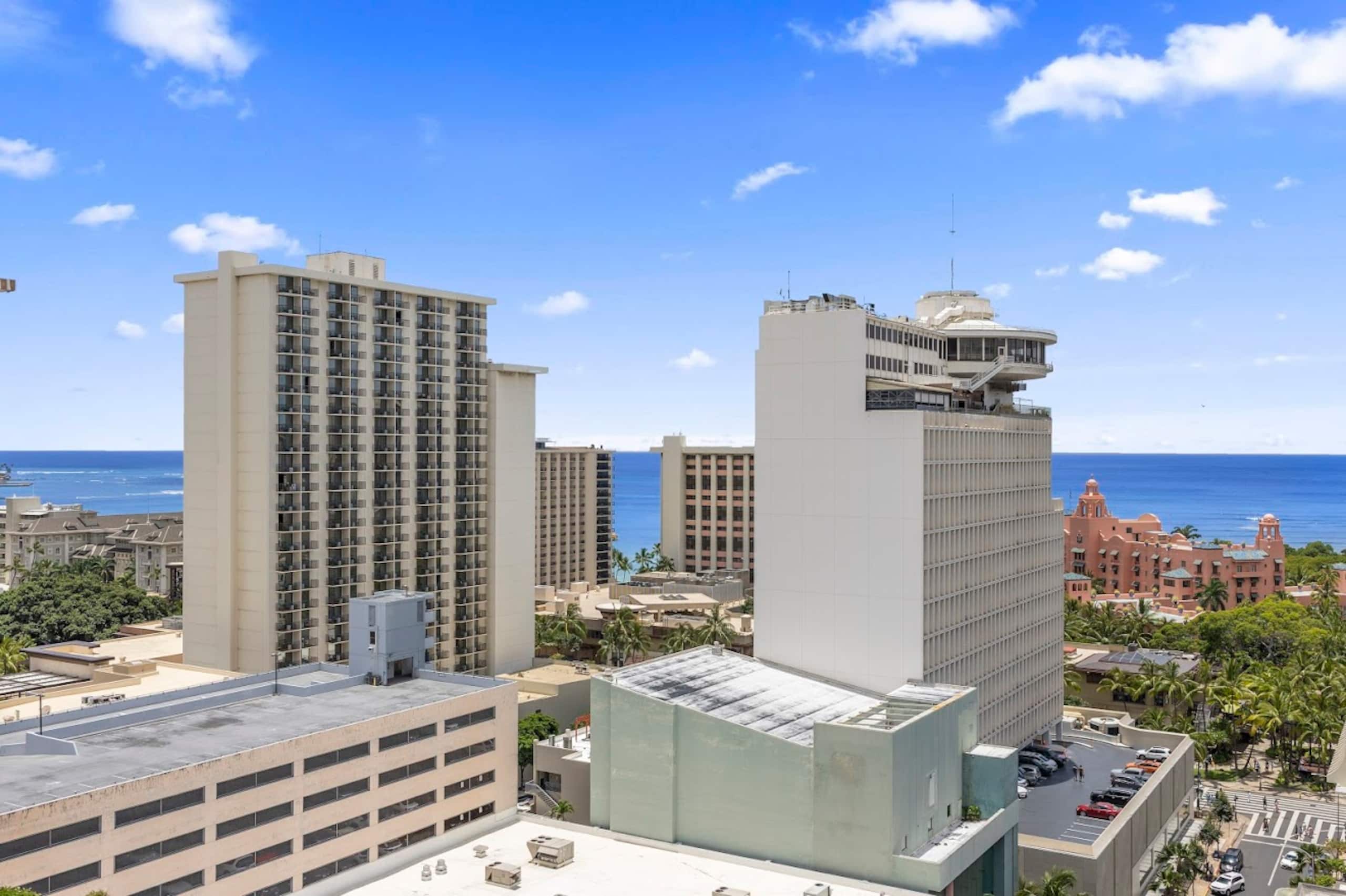 Flamingo Waikiki Free Parking Ocean View King Bed - Image 38