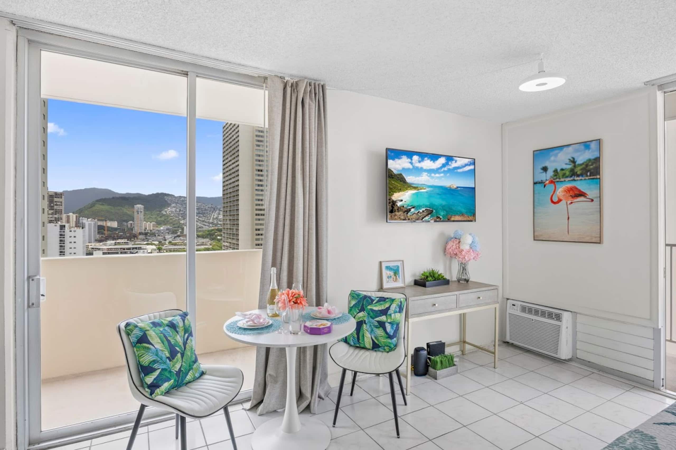 Flamingo Waikiki Free Parking Ocean View King Bed - Image 14