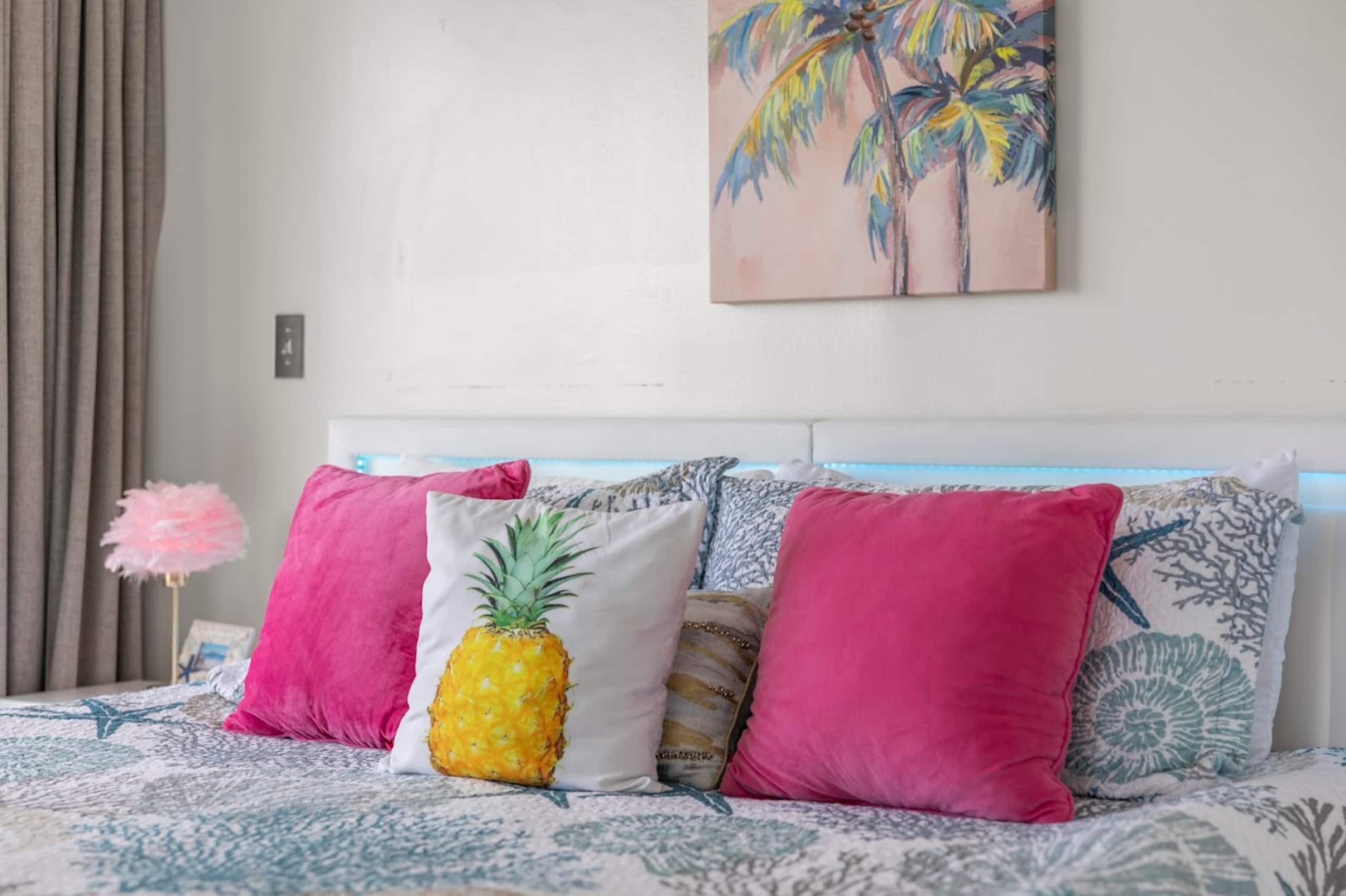 Flamingo Waikiki Free Parking Ocean View King Bed - Image 24