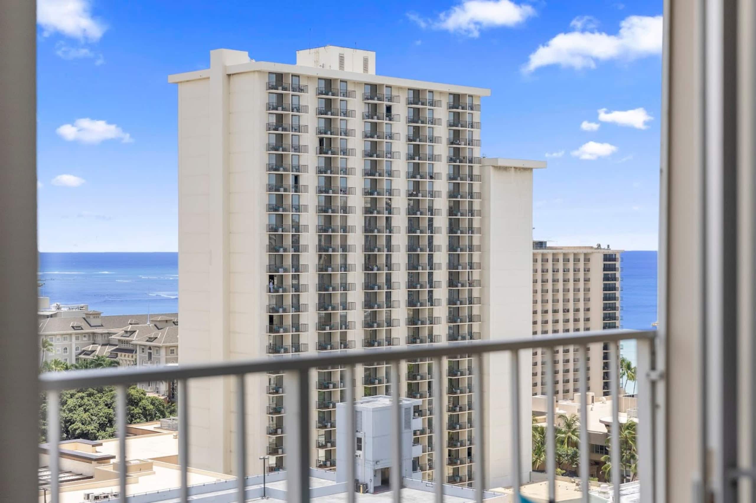 Flamingo Waikiki Free Parking Ocean View King Bed - Image 41