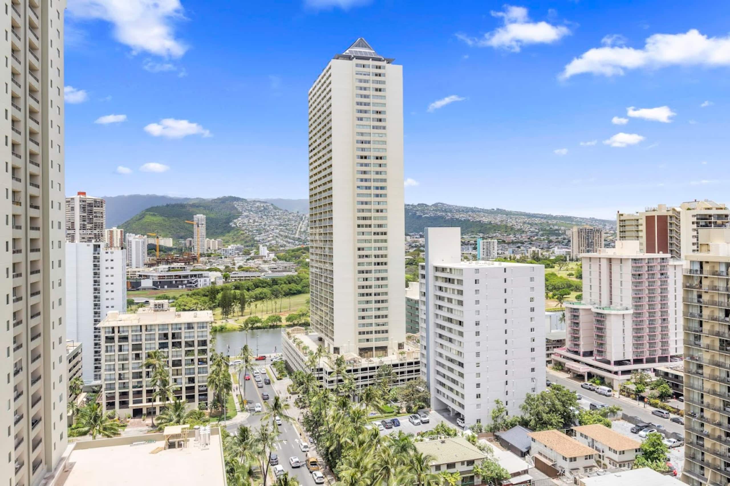 Flamingo Waikiki Free Parking Ocean View King Bed - Image 40