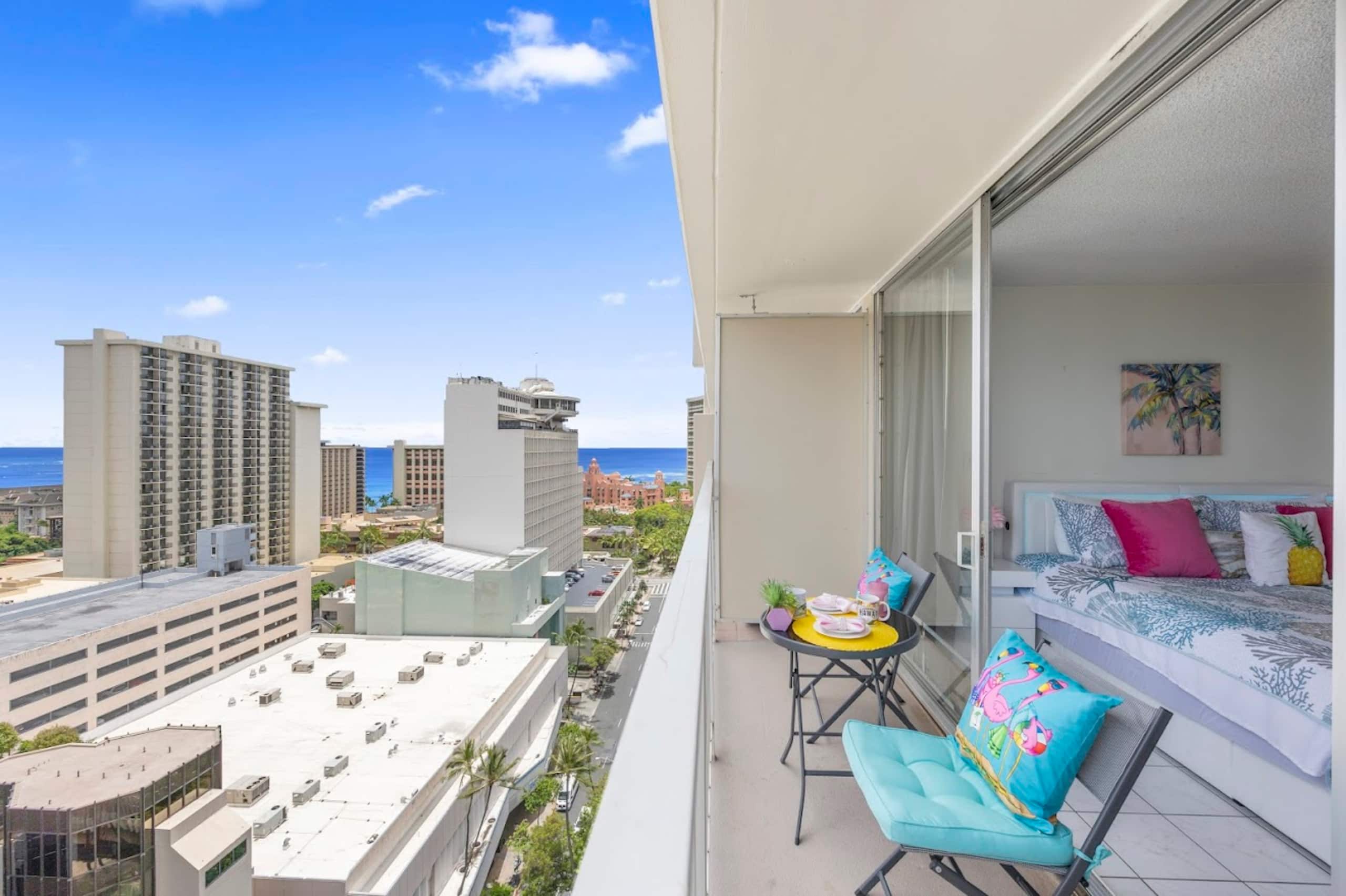 Flamingo Waikiki Free Parking Ocean View King Bed - Image 20