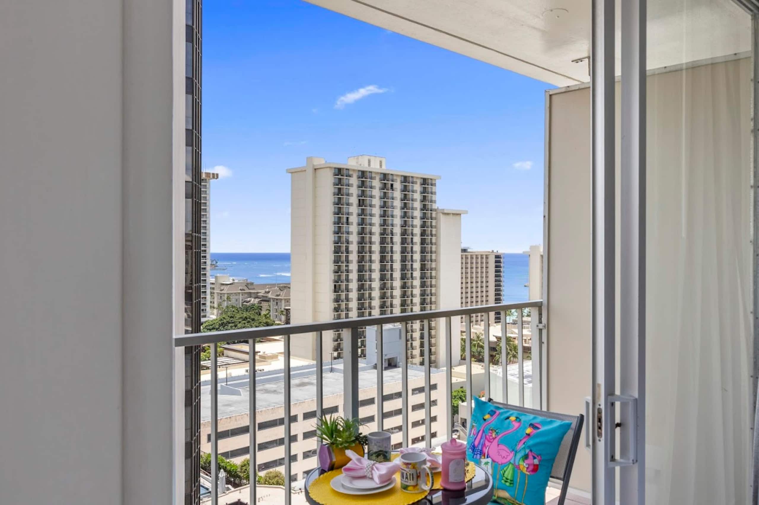 Flamingo Waikiki Free Parking Ocean View King Bed - Image 35