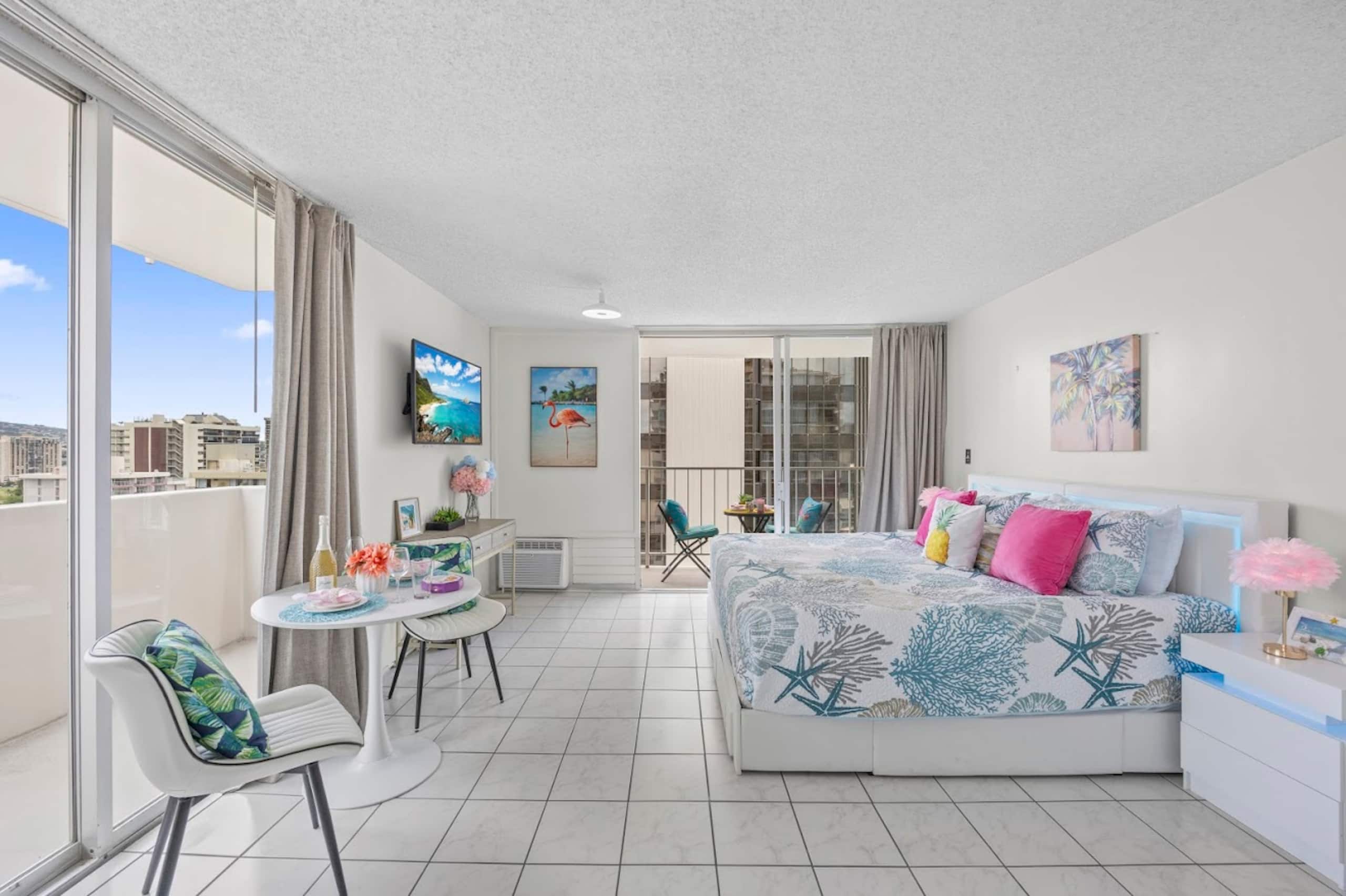 Flamingo Waikiki Free Parking Ocean View King Bed - Image 10