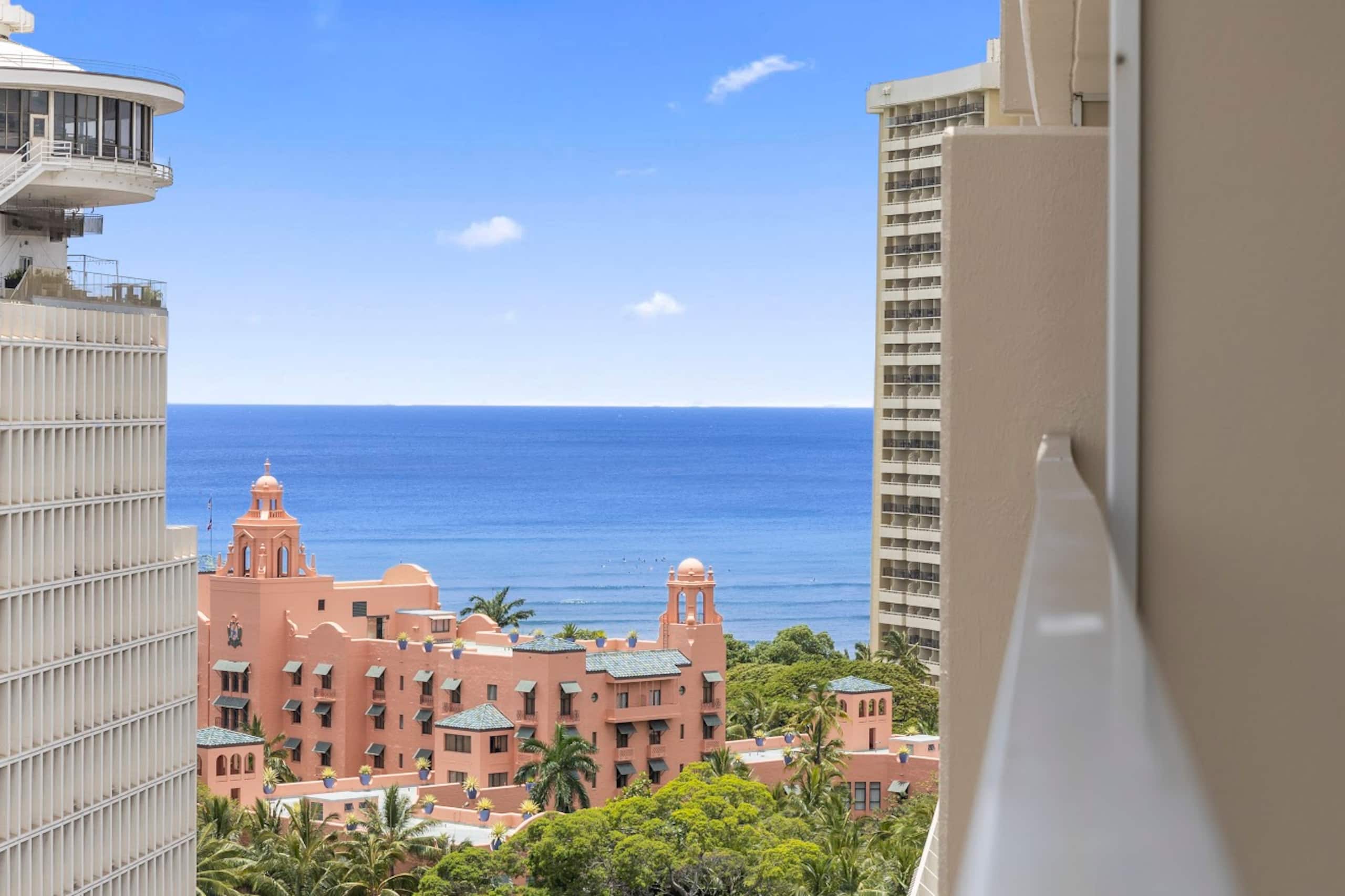 Flamingo Waikiki Free Parking Ocean View King Bed - Image 31