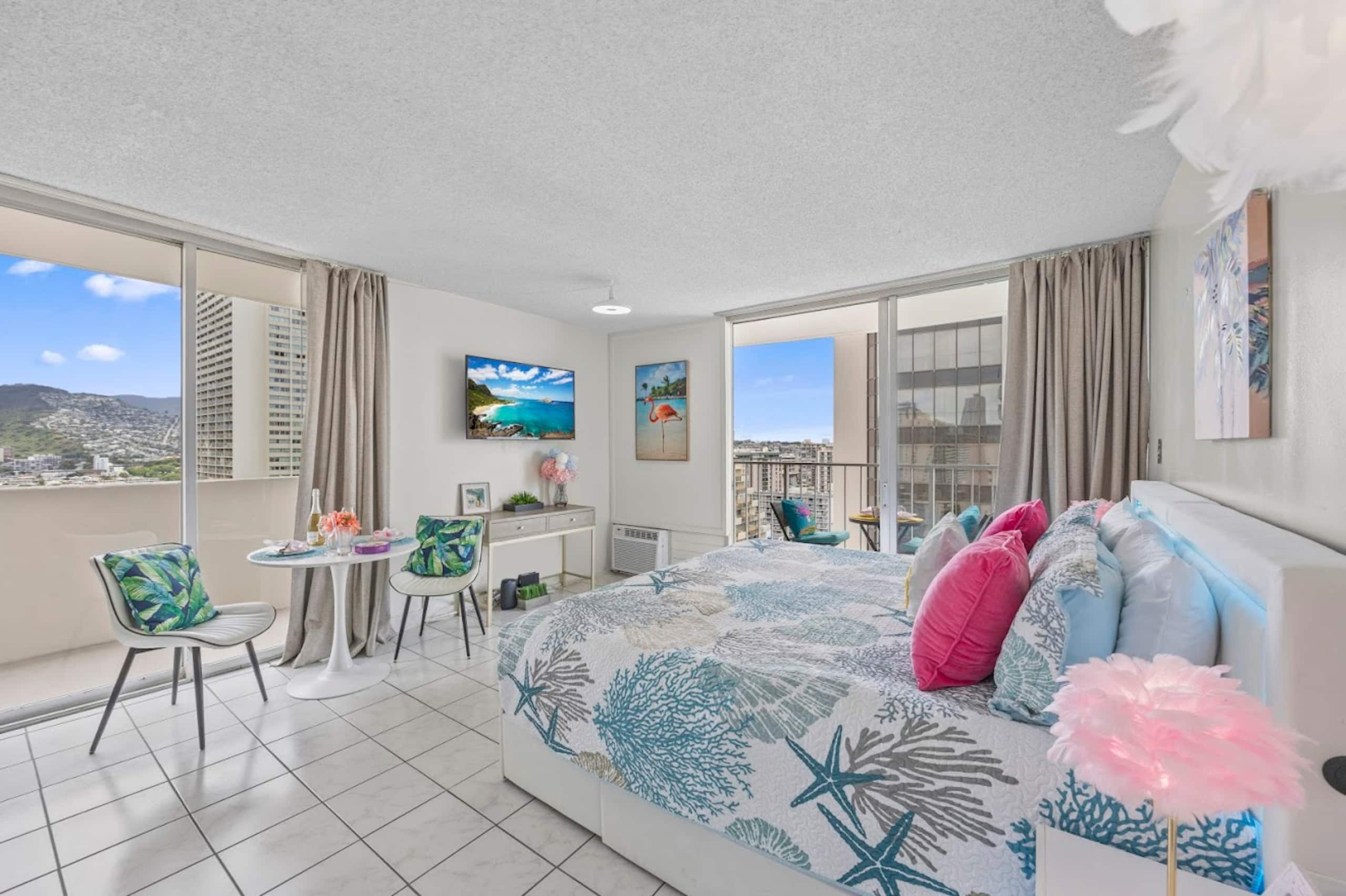 Flamingo Waikiki Free Parking Ocean View King Bed - Image 7