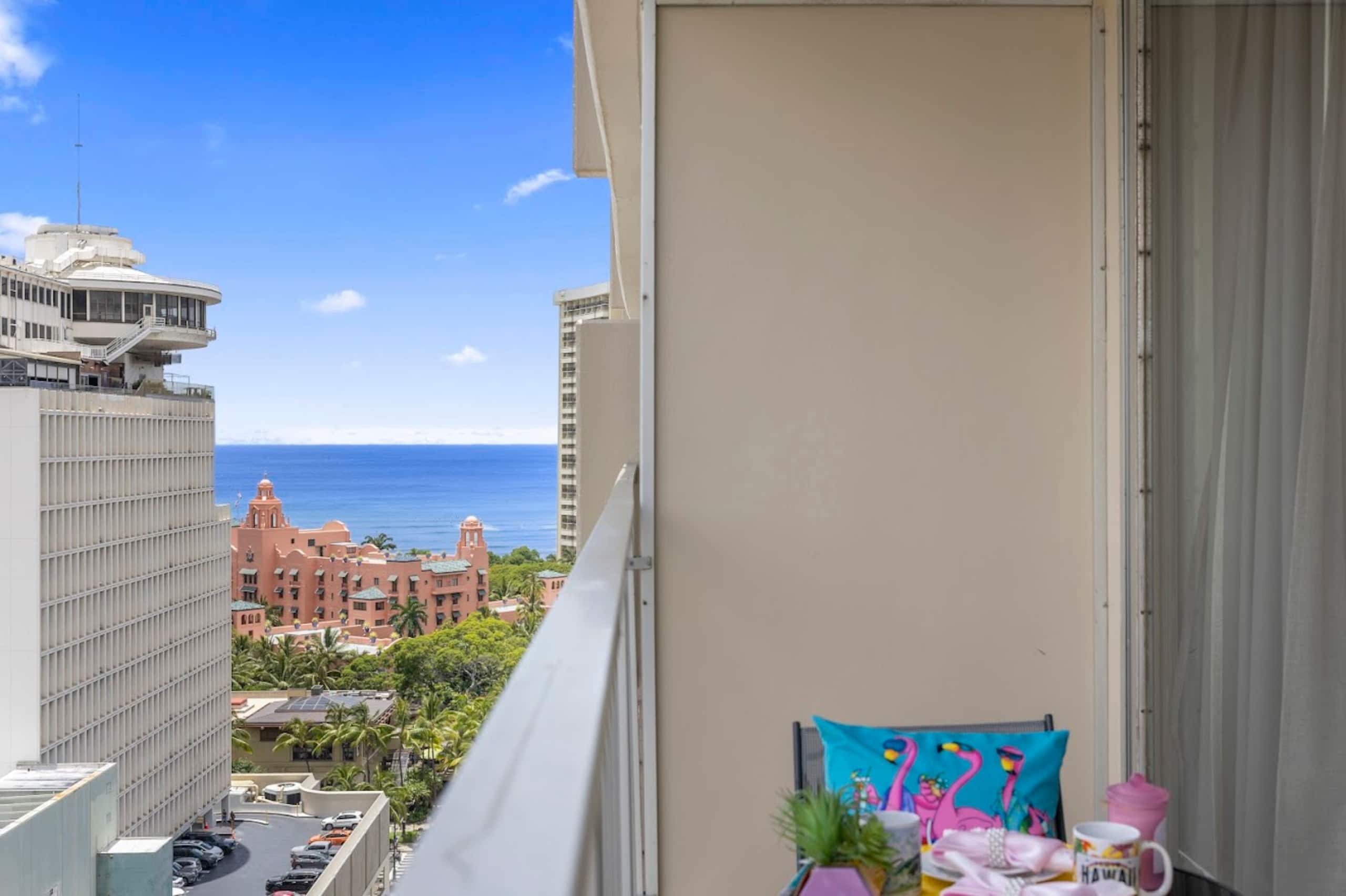 Flamingo Waikiki Free Parking Ocean View King Bed - Image 30