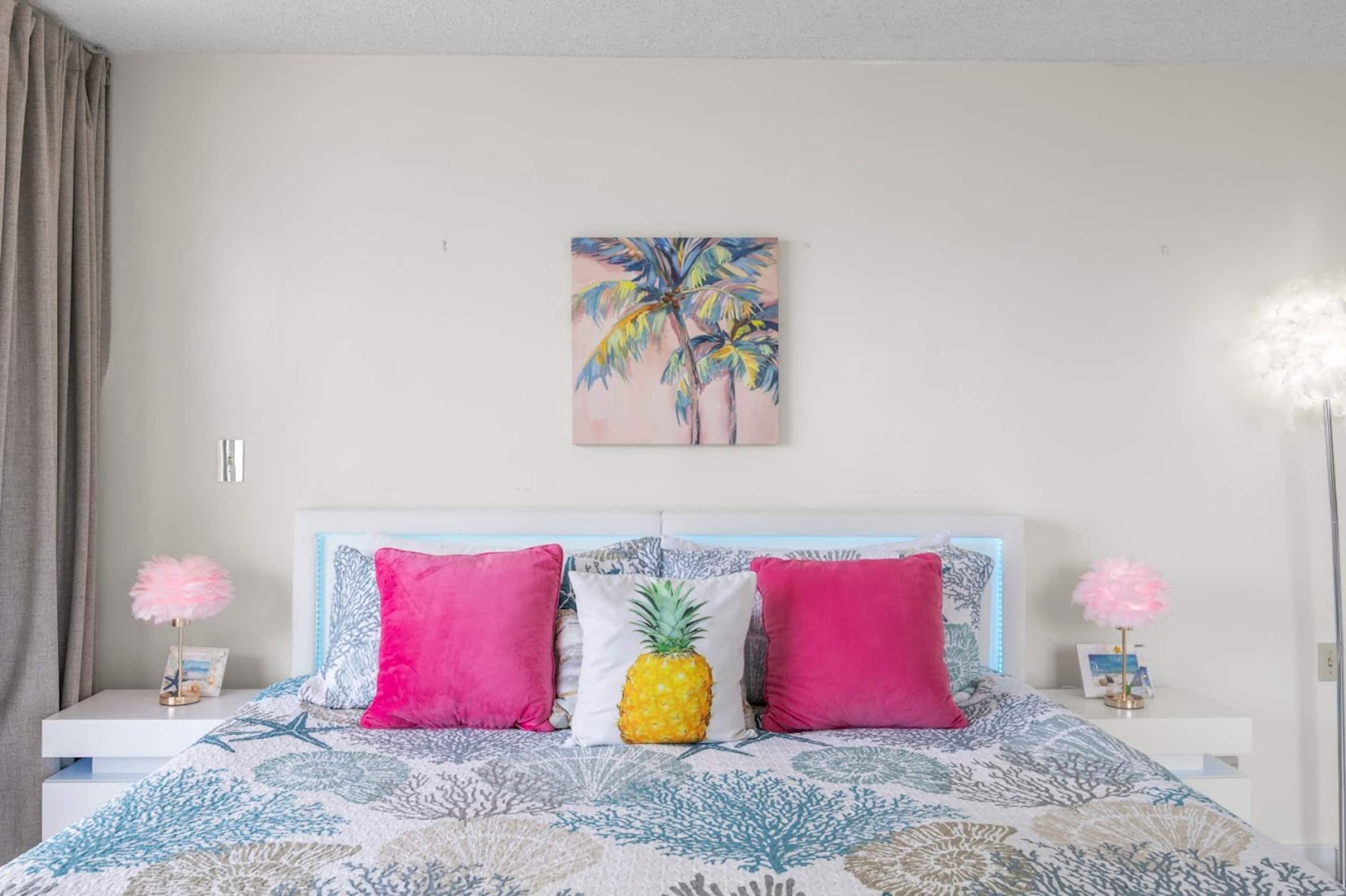 Flamingo Waikiki Free Parking Ocean View King Bed - Image 4