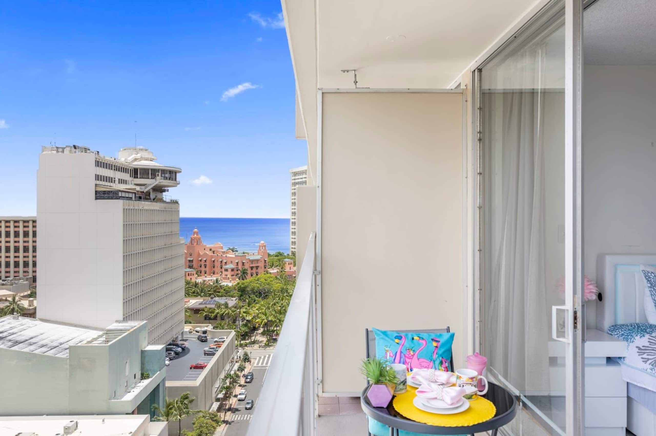 Flamingo Waikiki Free Parking Ocean View King Bed - Image 17