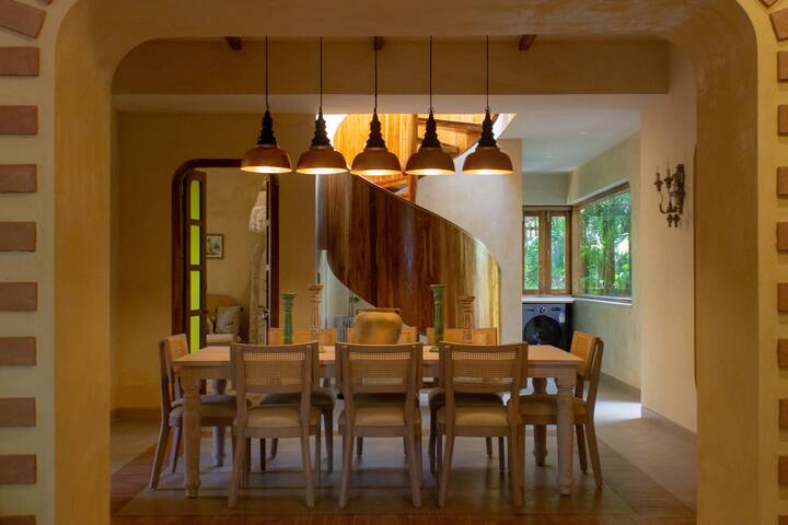 Dining area image 2