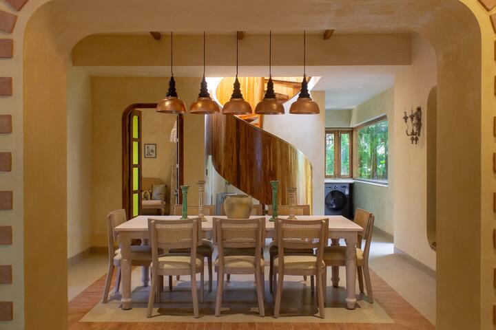 Dining area image 1