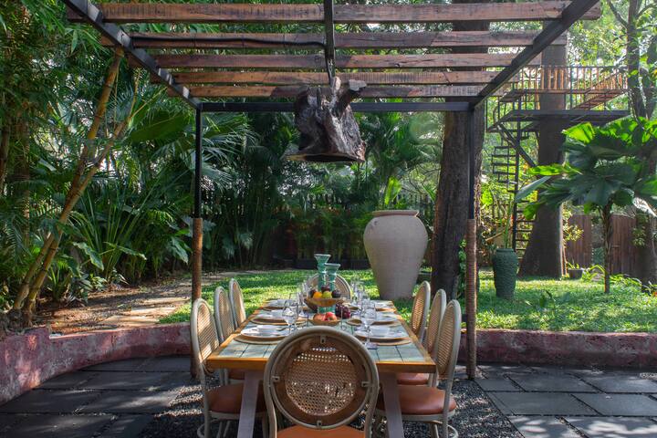 Dining area image 5