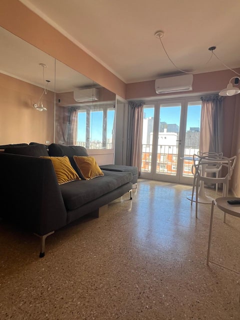 Propiedad de Airbnb exitosa: Classic apartment. Close to the sea all day. en Lomas De Stella Maris