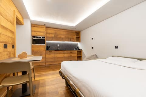 Proprietà Airbnb di successo: Cozy wooden studio apartment in Alpine style a Valdisotto