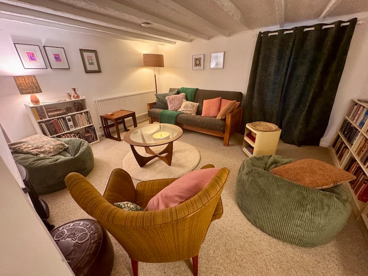 Cosy Coastal Getaway Apartment W/ Courtyard Garden - Dawlish