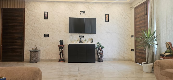 Inaaya's Abode 3bhk With Huge Living Space - Gurugram