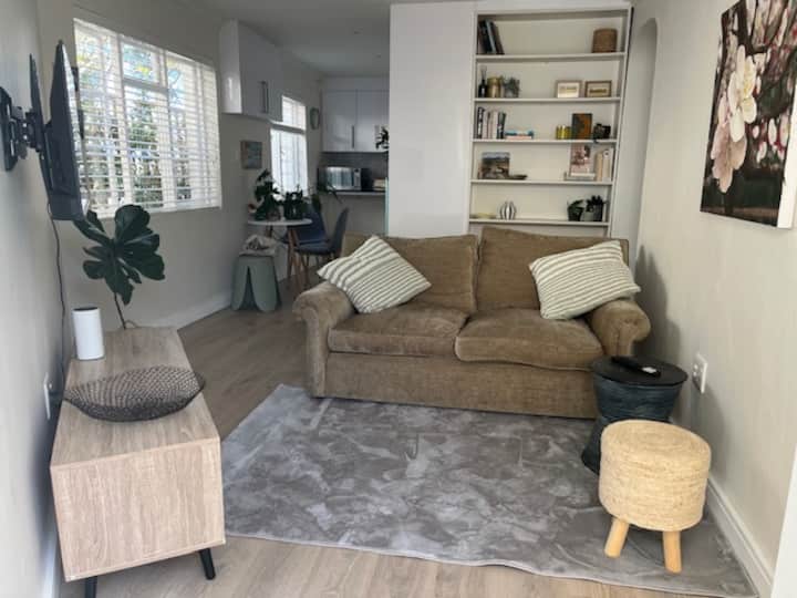 Jasmine Cottage In Leafy Bergvliet - Cape Town