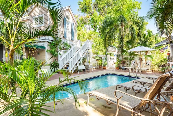 Andrews Inn  Boutique Guesthouse Hemingway House - Key West, FL