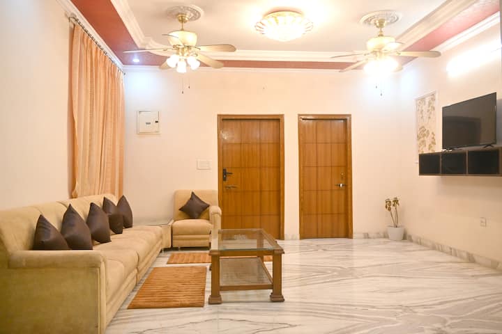 6 Bedrooms Fully Equppided , Central Location - Jaipur