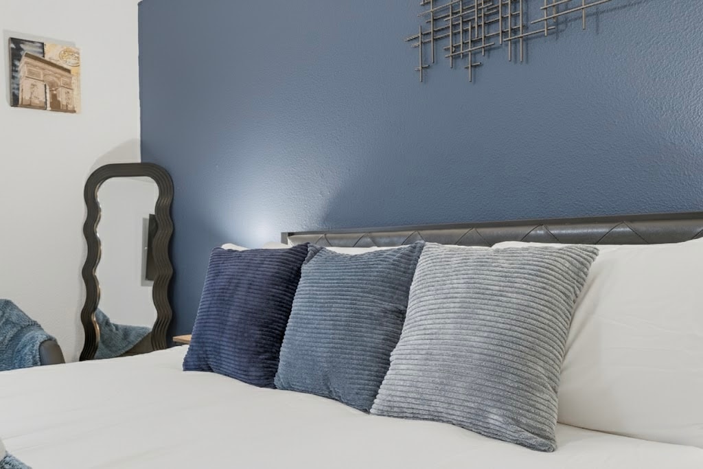Charming Hyde Park Studio | King Bed, Free Parking