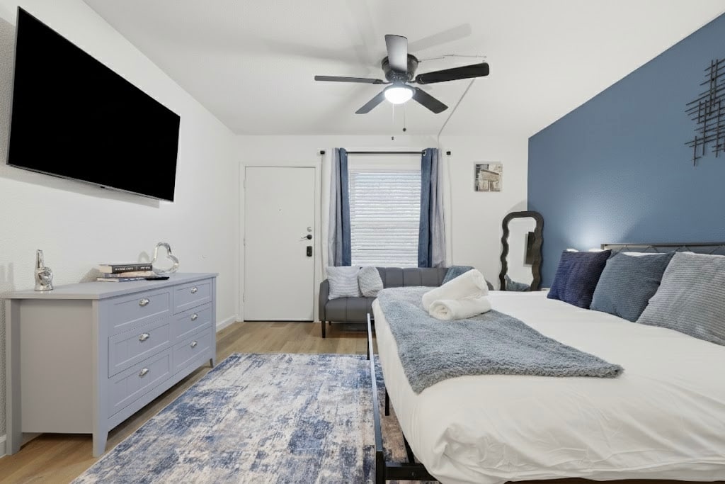 Charming Hyde Park Studio | King Bed, Free Parking