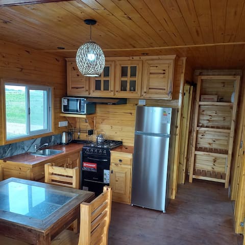 Anuncio de Airbnb popular: Fully equipped cabin with pool for 4/5 people en Partido De Cañuelas