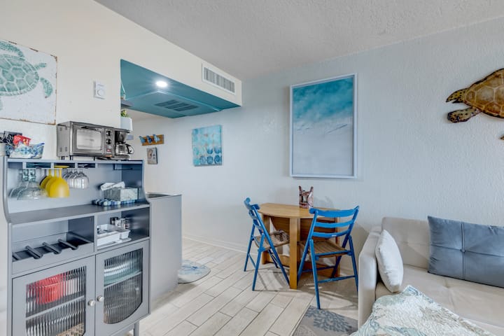 Oceanfront Daytona Beach | Steps To Beach & Pool - Daytona Beach