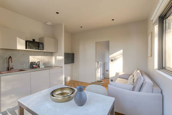 T2 Contemporain Au Vert, à Deux Pas De Lyon - ibis budget Lyon Nord Dardilly