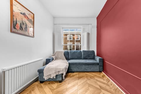 Successful Airbnb property: Cozy & Newly Renovated 1BR next to Angel station in Islington