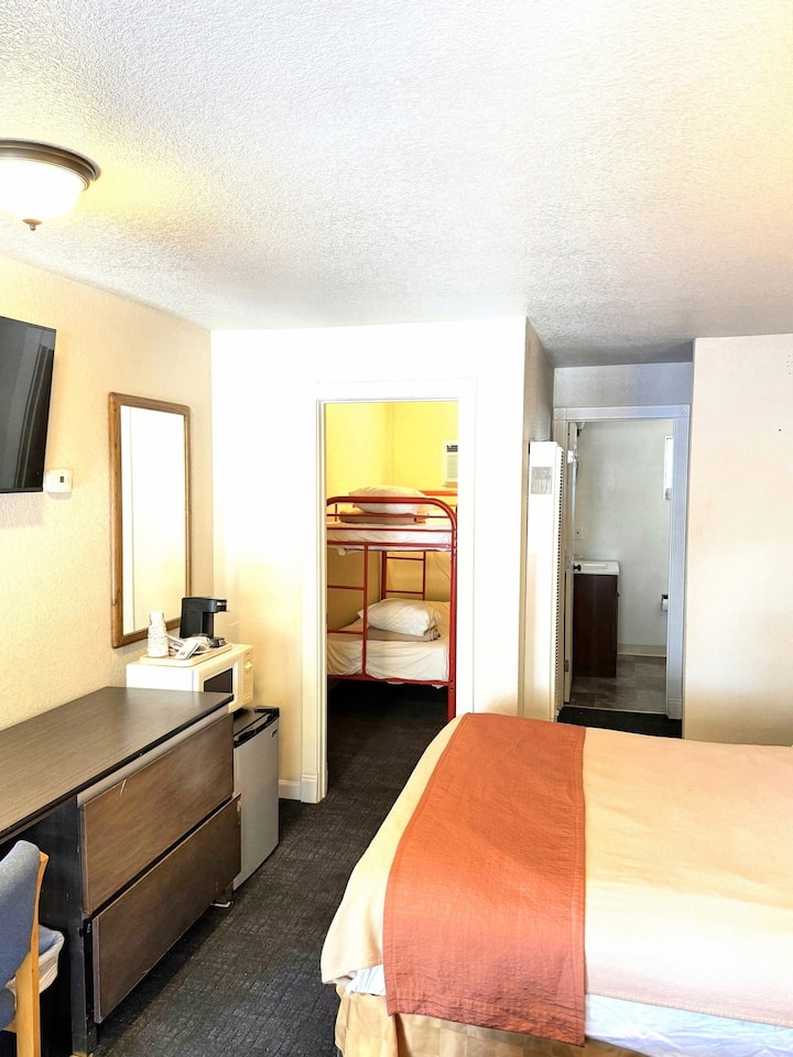 Hotel Room With 2 Double Beds, 1 Bunk Bed - South Lake Tahoe, CA