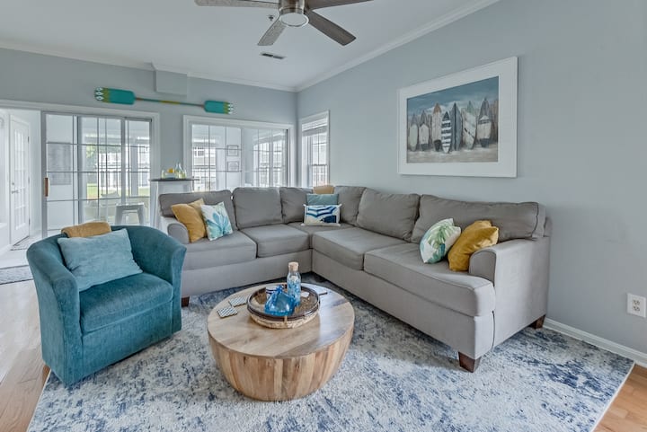 Family Coastal Retreat • 3 Pools • Kids Space - Dewey Beach, DE