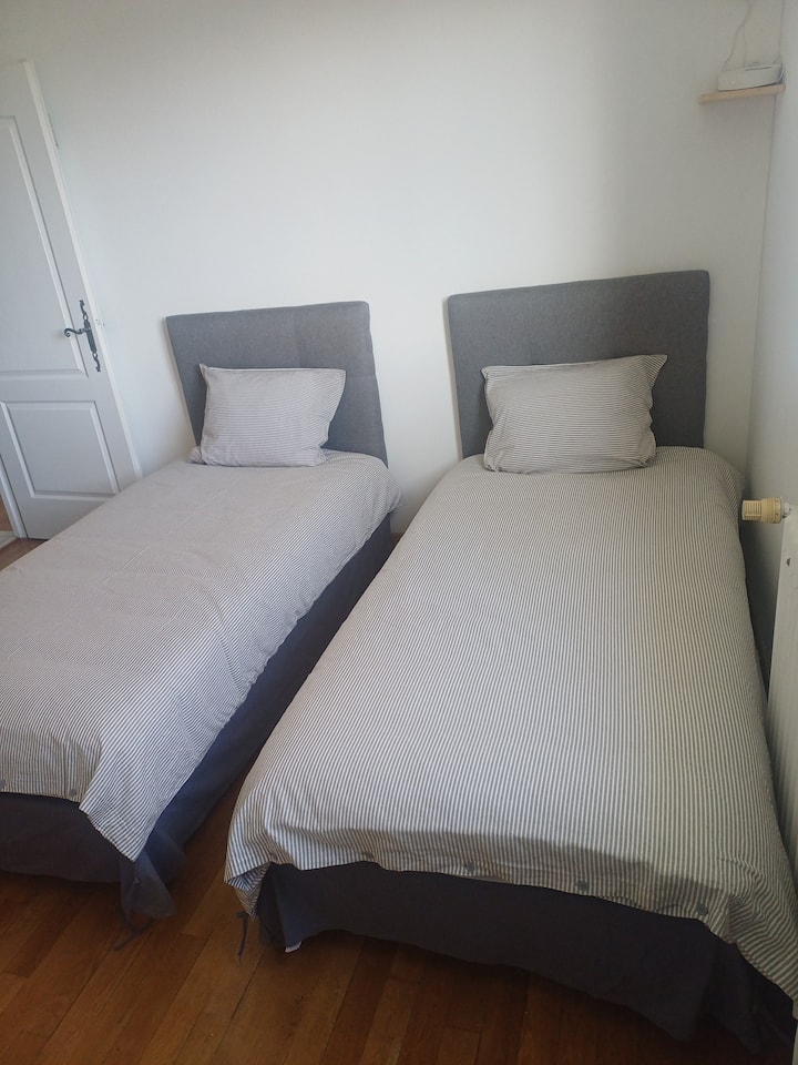 2 кревета 90x190
1 голем плакат