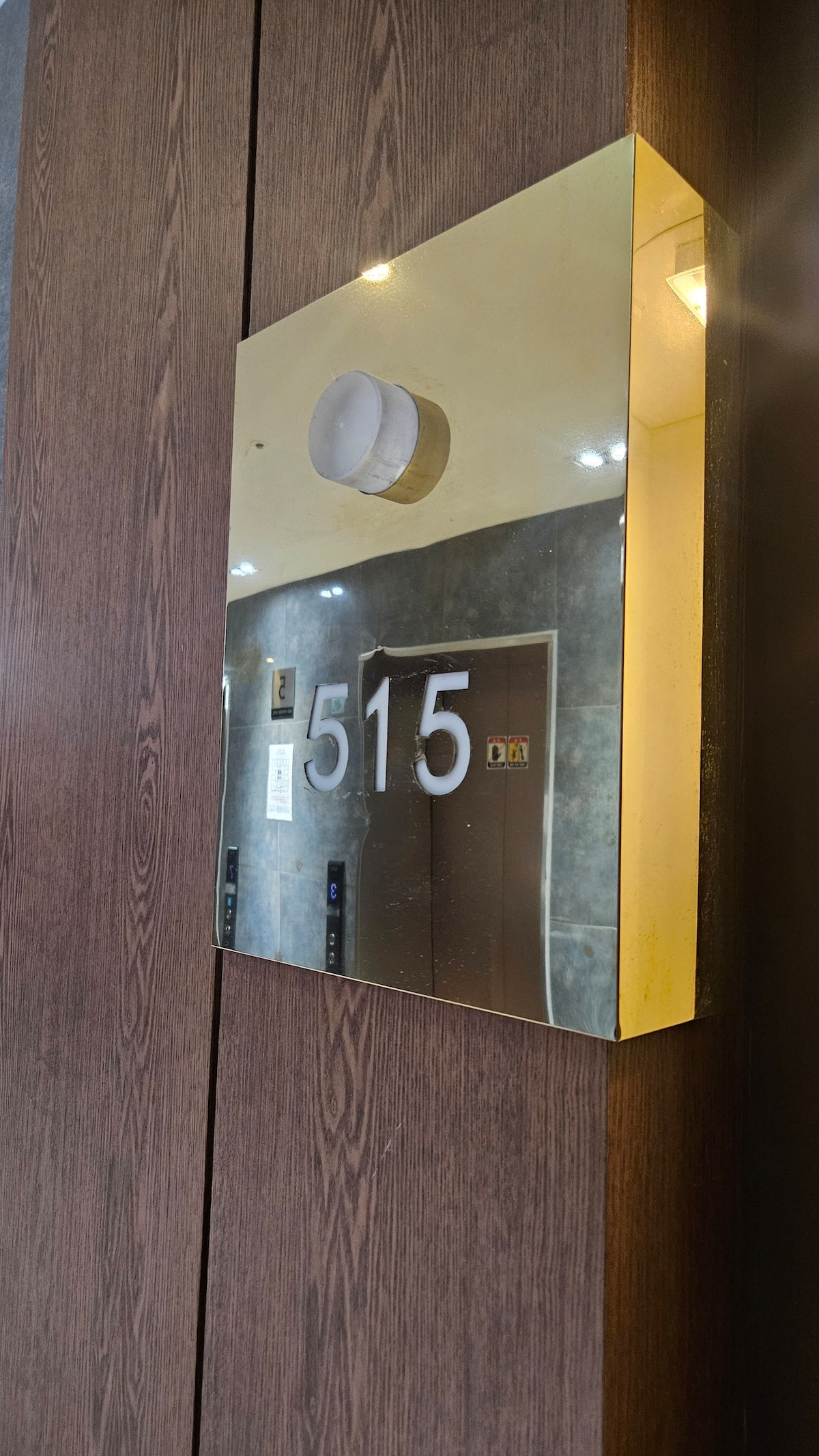 Indi Present Hotel[Deluxe King Room.豪华大床房]515 - Hotels for Rent in Guri ...