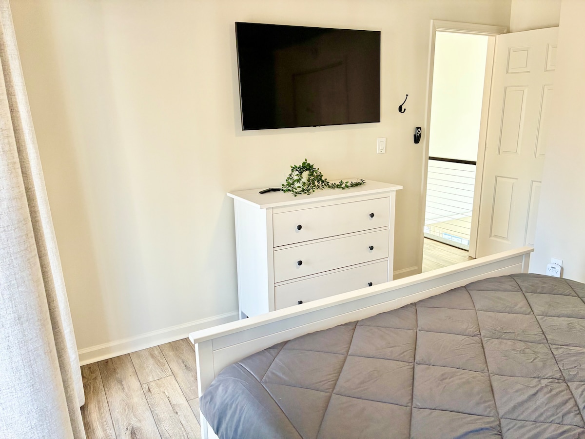 Private Lake House Retreat– 5 BR Flowery Branch