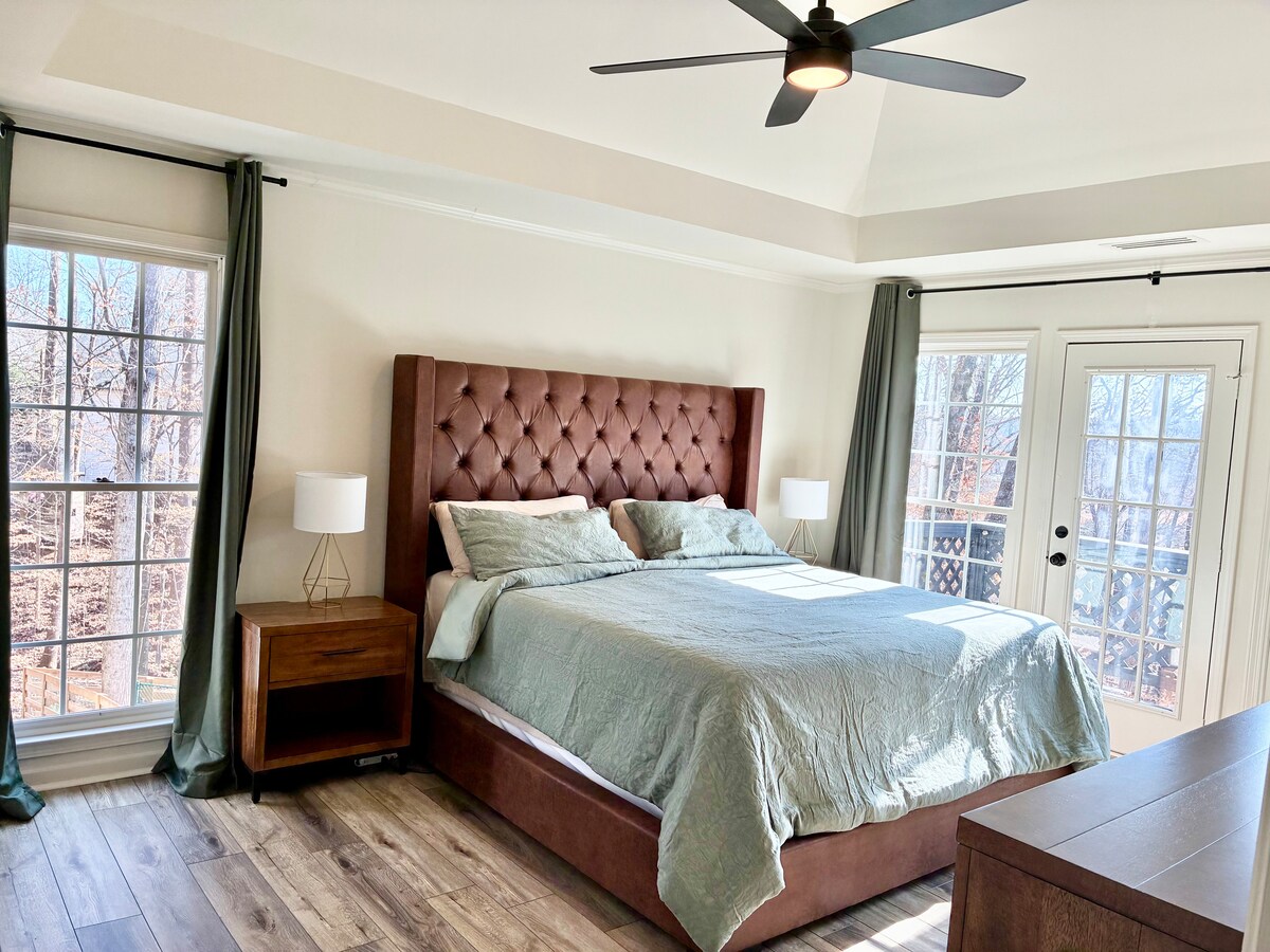 Private Lake House Retreat– 5 BR Flowery Branch