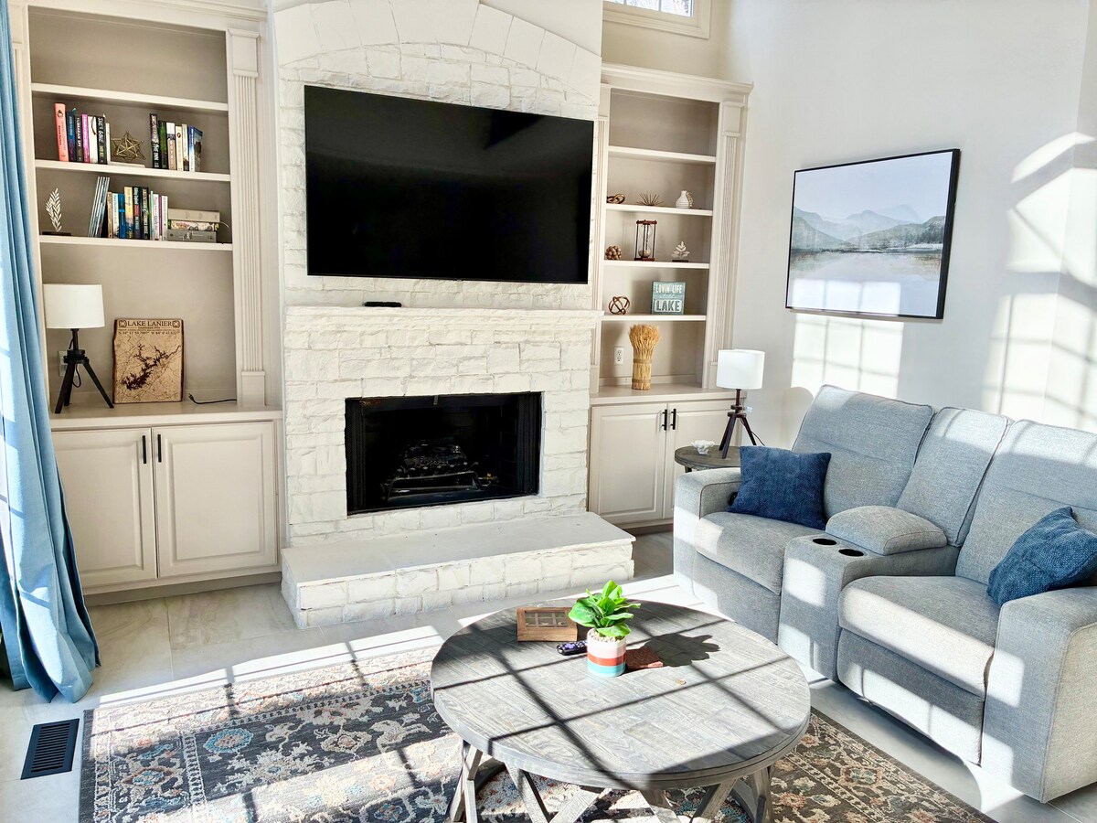 Private Lake House Retreat– 5 BR Flowery Branch