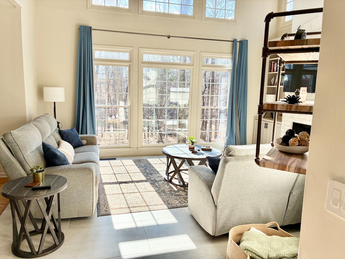 Private Lake House Retreat– 5 BR Flowery Branch
