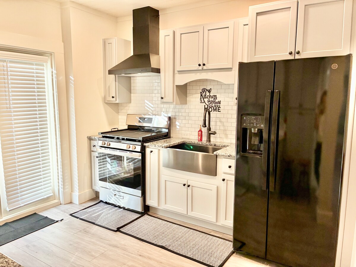 Private Lake House Retreat– 5 BR Flowery Branch