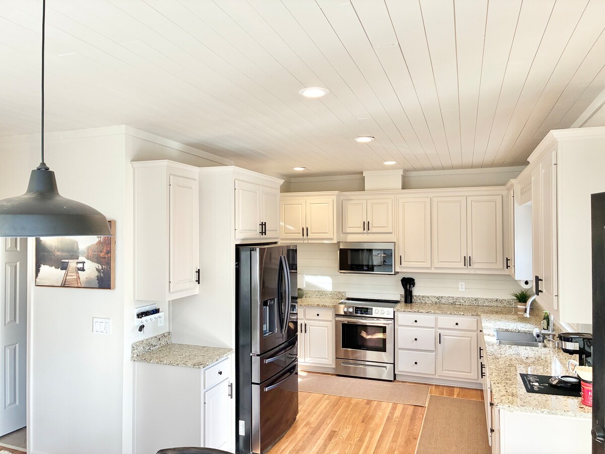 Private Lake House Retreat– 5 BR Flowery Branch