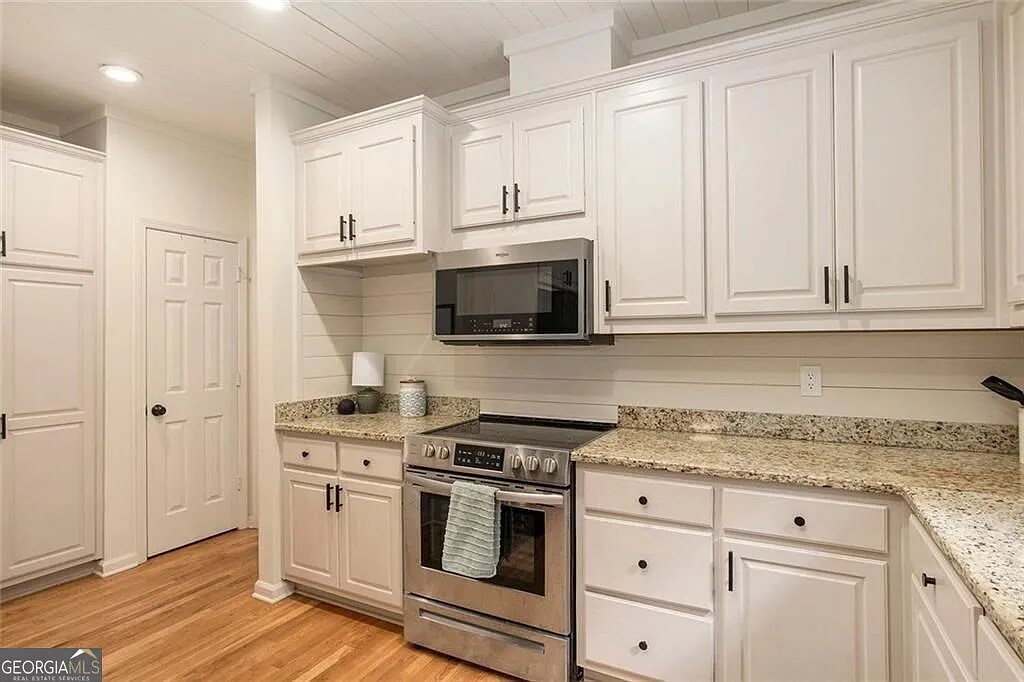 Private Lake House Retreat– 5 BR Flowery Branch