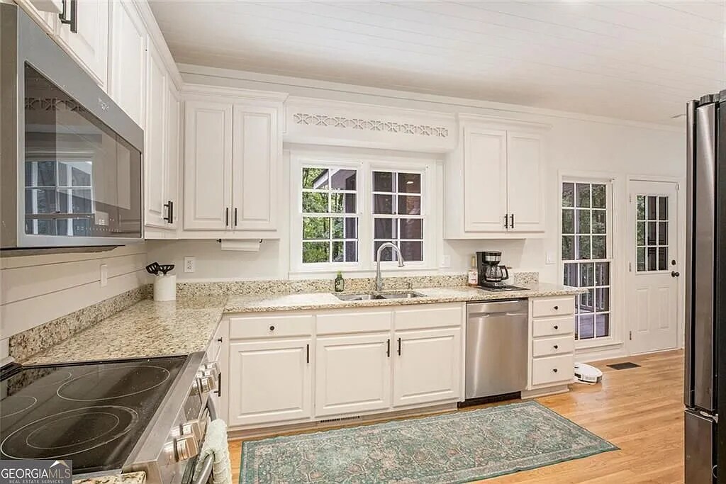 Private Lake House Retreat– 5 BR Flowery Branch