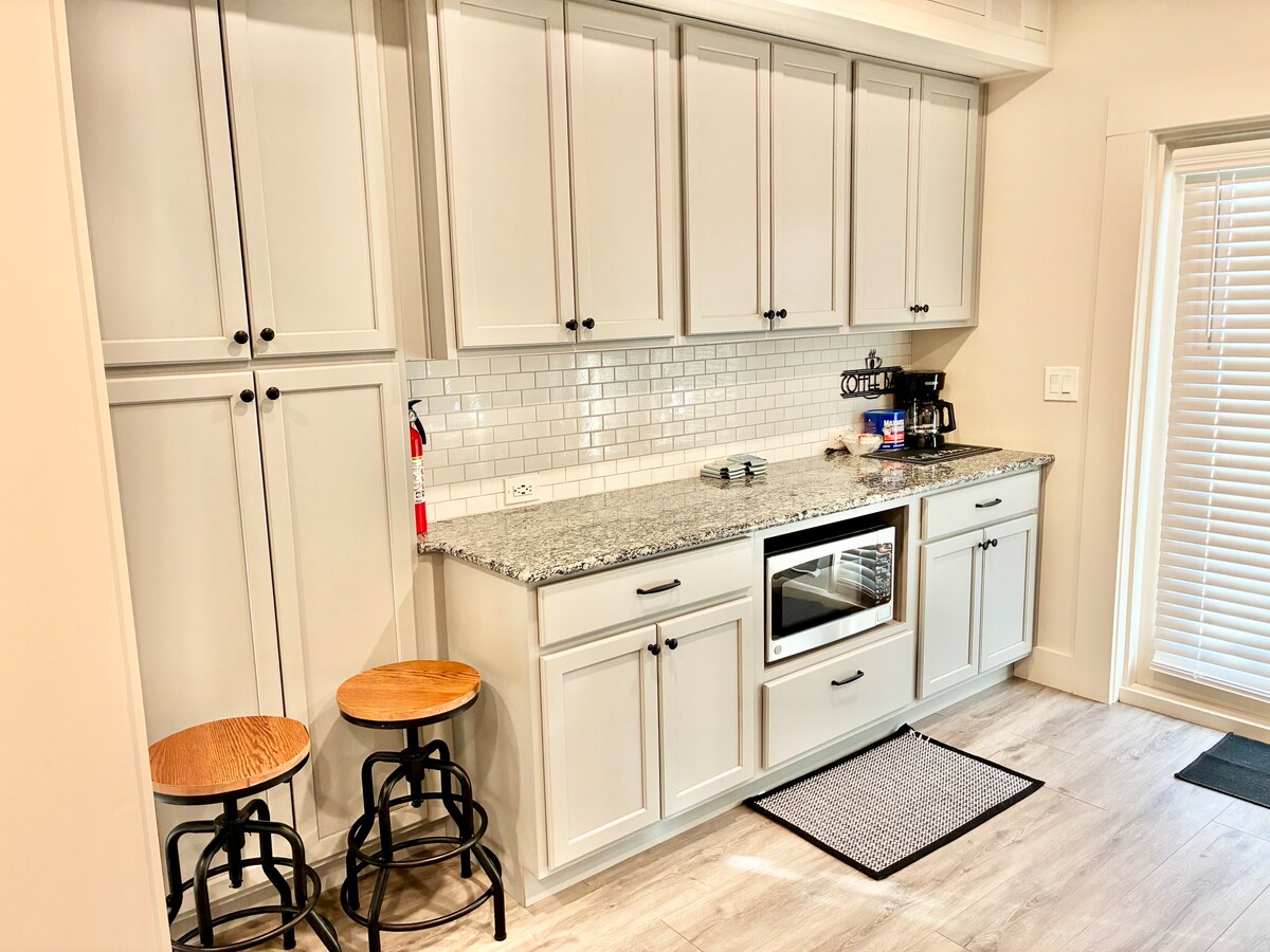Private Lake House Retreat– 5 BR Flowery Branch