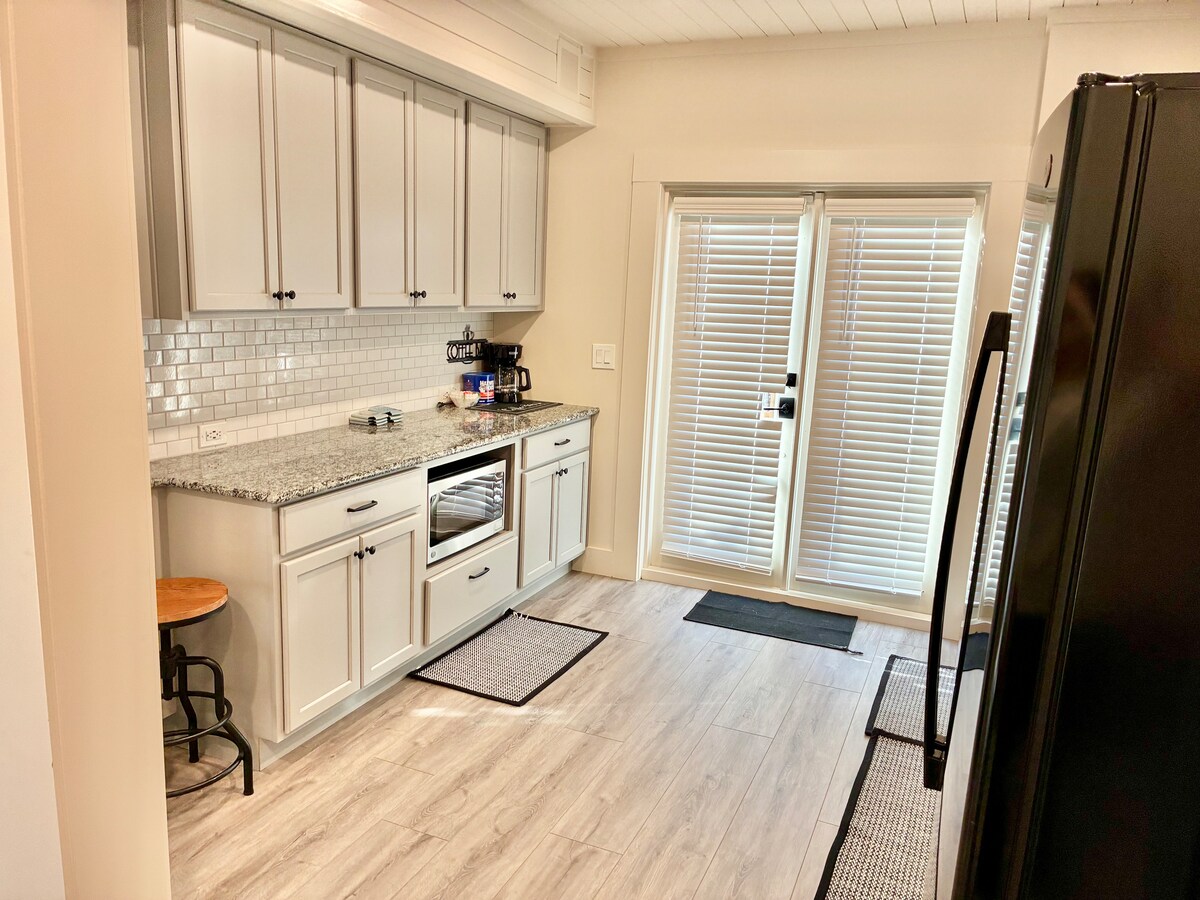 Private Lake House Retreat– 5 BR Flowery Branch