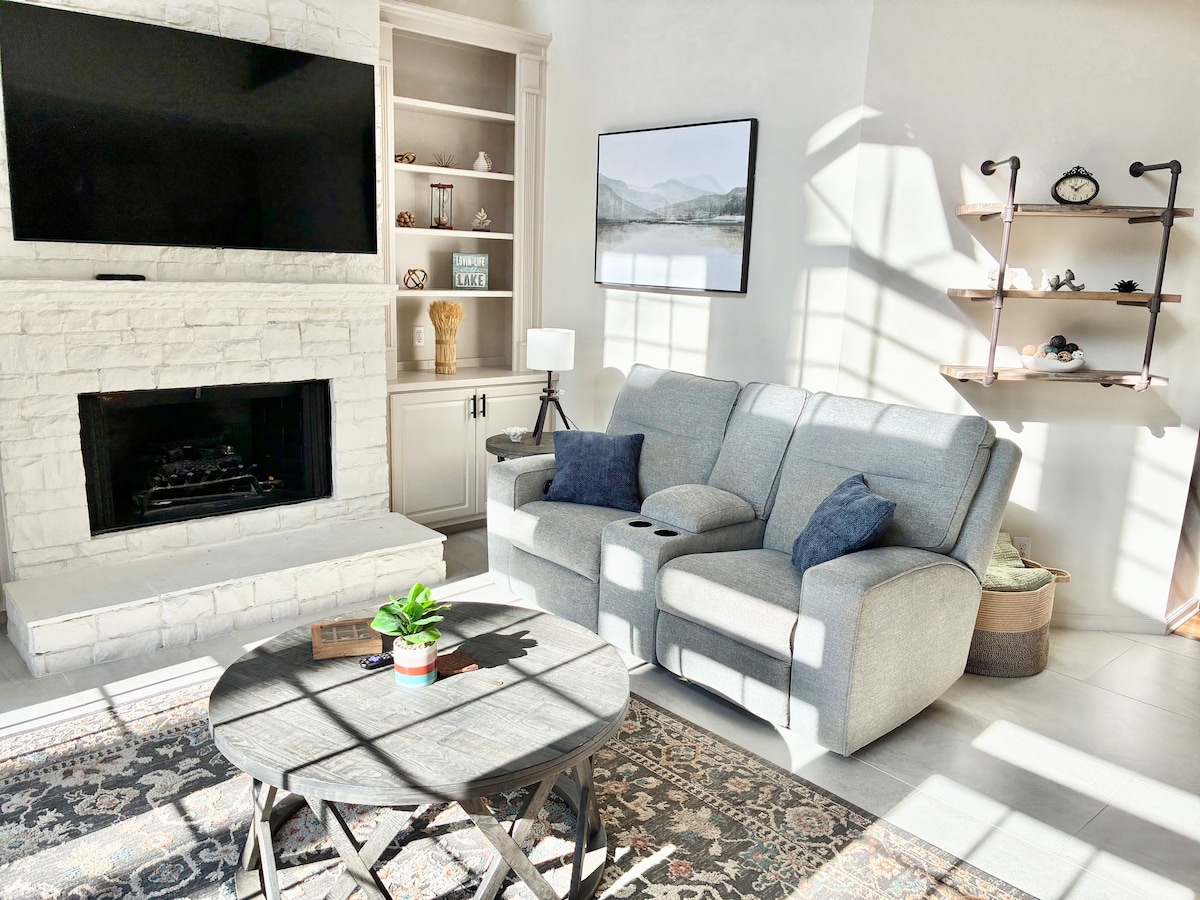 Private Lake House Retreat– 5 BR Flowery Branch