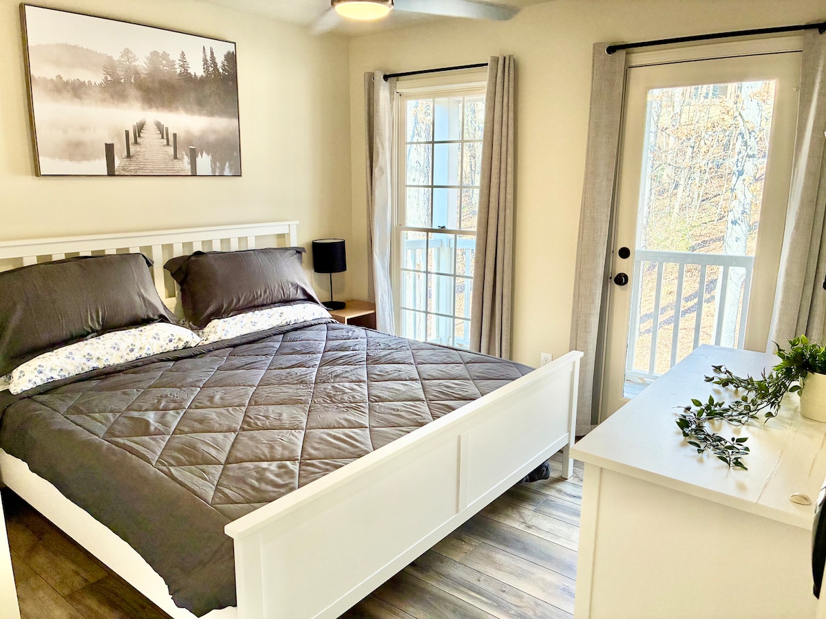 Private Lake House Retreat– 5 BR Flowery Branch