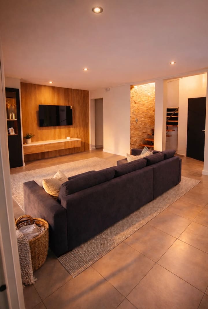 Casa 3br Frente Al Parque, Quincho, Patio Cochera - Olavarría