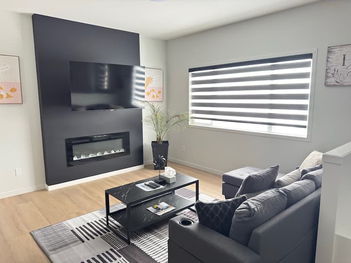 Luxurious Brand New 4 B/rooms Main Floor 2 - Edmonton