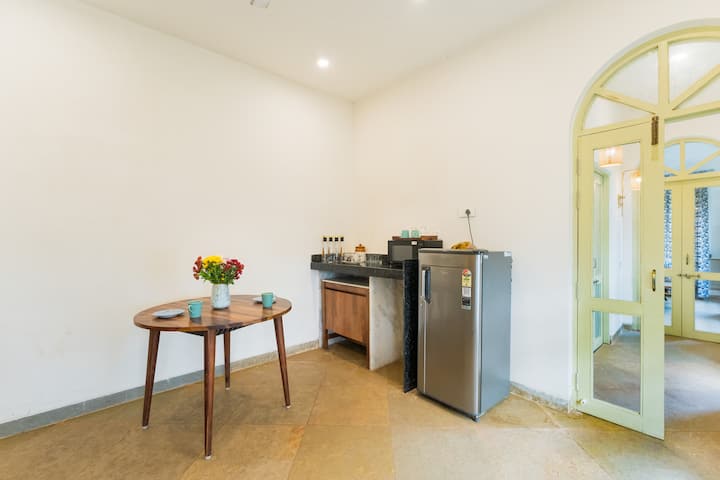 Full kitchen image 2